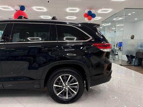 Used 2017 Toyota Highlander XLE image 7