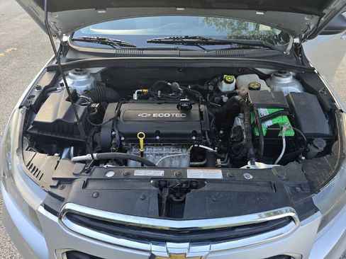 Used 2015 Chevrolet Cruze LS image 9