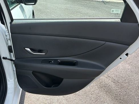 New 2026 Hyundai Elantra SE FWD image 18