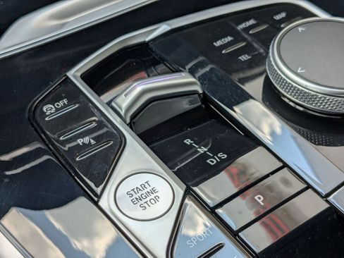 Used 2023 BMW X7 xDrive40i image 19