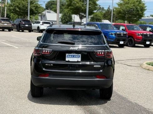 Used 2023 Jeep Compass Latitude w/ Sun and Sound Group AWD/4WD image 6