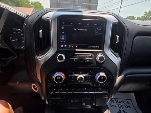 Used 2021 GMC Sierra 1500 SLT w/ SLT Premium Plus Package AWD/4WD image 11