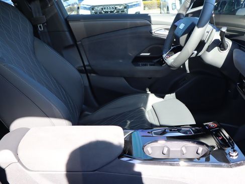 Used 2025 Audi S6 e-tron Prestige w/ 21" Black Optic Package image 17