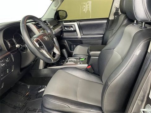 Used 2019 Toyota 4Runner SR5 Premium image 2