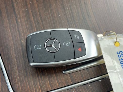 Used 2022 Mercedes-Benz GLC 300 w/ Premium Package Lite image 11