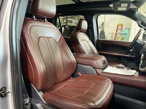 Used 2024 Ford Expedition Limited image 26