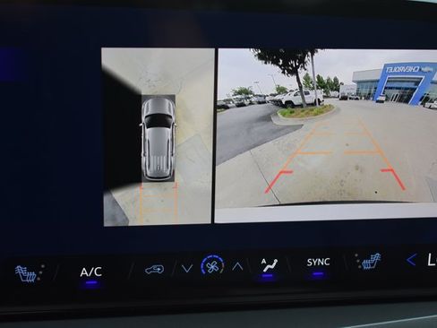 New 2026 Chevrolet Traverse LT w/ Driver Confidence Package FWD image 25