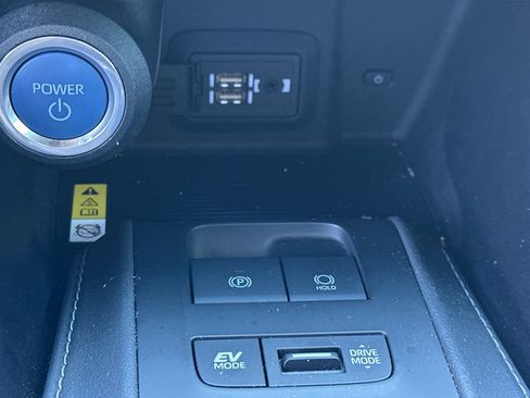 Used 2022 Toyota Venza LE image 31