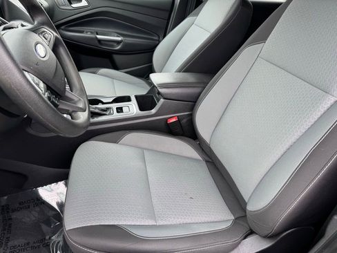 Used 2019 Ford Escape SE image 4
