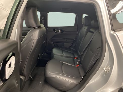 Used 2026 Jeep Compass Limited AWD/4WD image 19