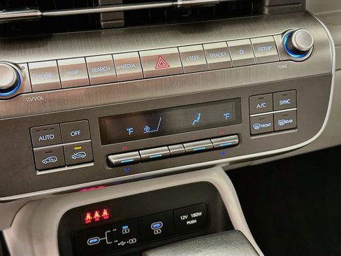 Used 2025 Hyundai Kona SEL AWD/4WD image 24