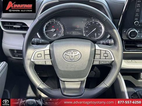 Used 2022 Toyota Highlander XLE image 17