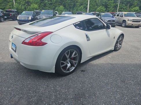 Used 2014 Nissan 370Z Touring w/ Sport Package RWD image 5