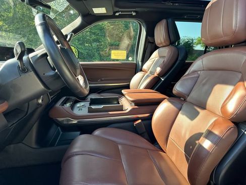 Used 2025 Lincoln Navigator L Reserve AWD/4WD image 38