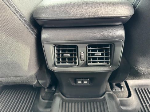 Used 2023 Toyota RAV4 SE image 16