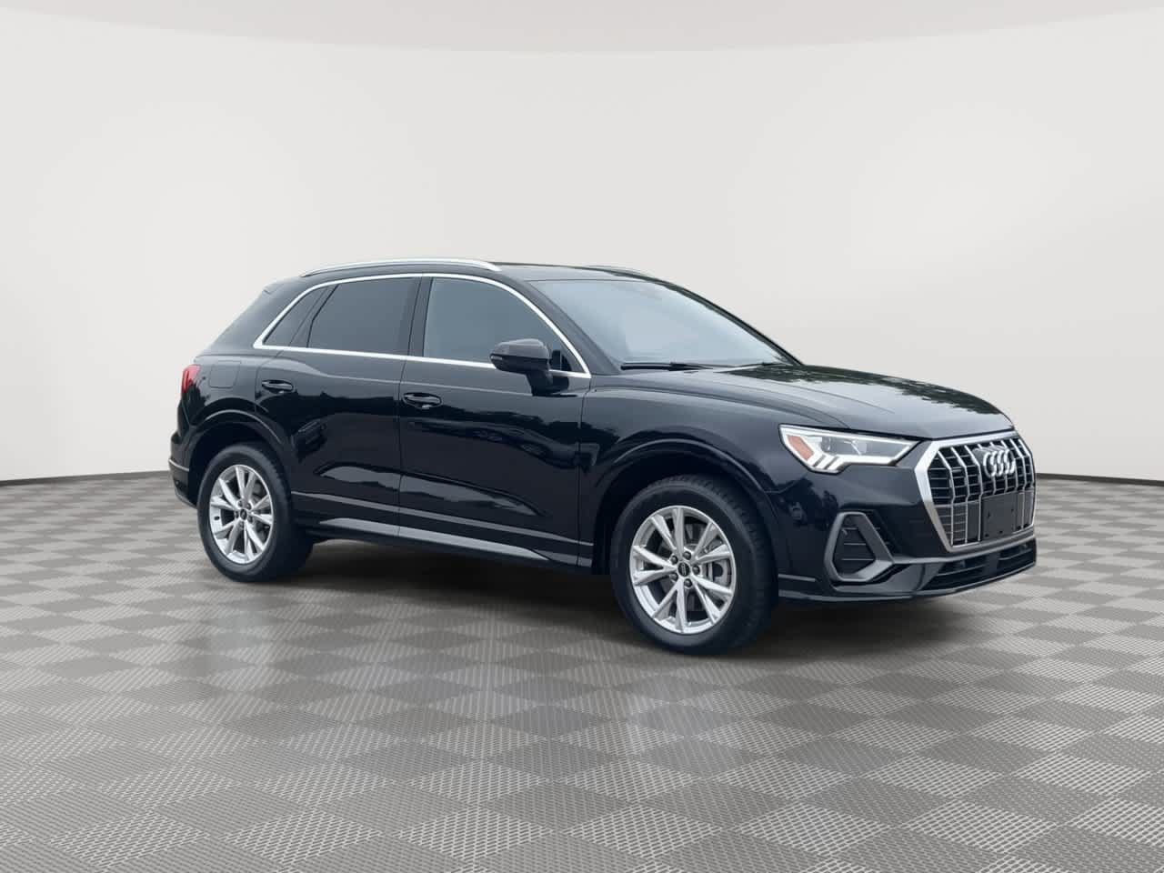 Used 2025 Audi Q3 2.0T Premium AWD/4WD image 2