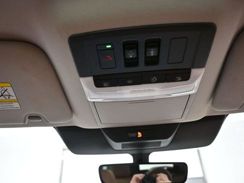 Used 2023 Nissan Pathfinder Platinum image 12