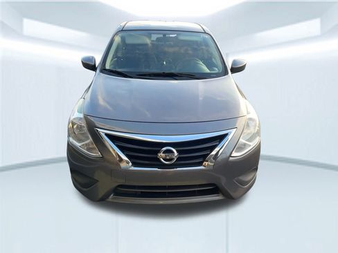 Used 2016 Nissan Versa SV image 2
