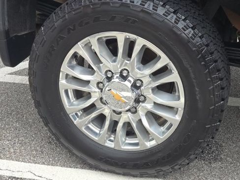 Used 2022 Chevrolet Silverado 2500 High Country AWD/4WD image 12