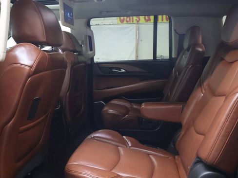 Used 2019 Cadillac Escalade ESV Luxury image 17