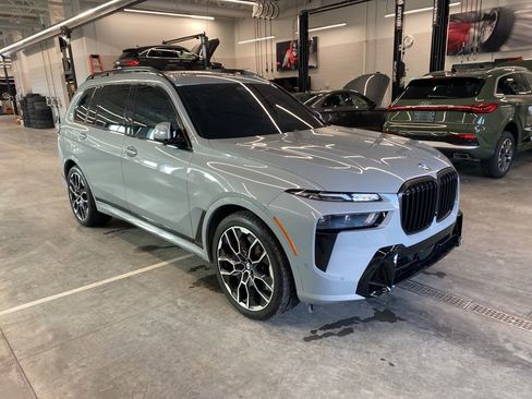 Certified 2025 BMW X7 xDrive40i w/ M Sport Package image 3