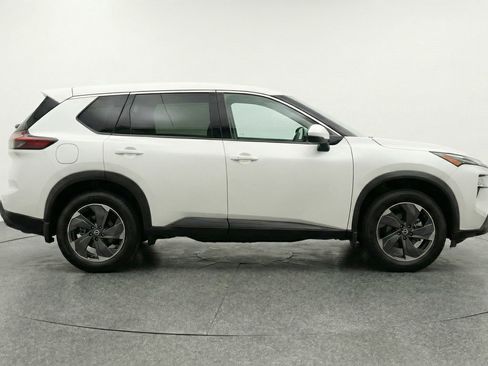 Used 2025 Nissan Rogue SV image 11