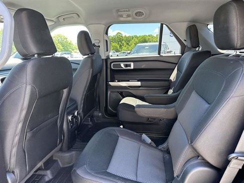 Used 2023 Ford Explorer XLT AWD/4WD image 10