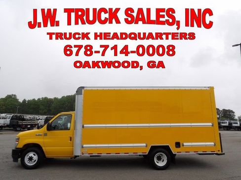 Used 2021 Ford E-350 and Econoline 350 Super Duty image 2