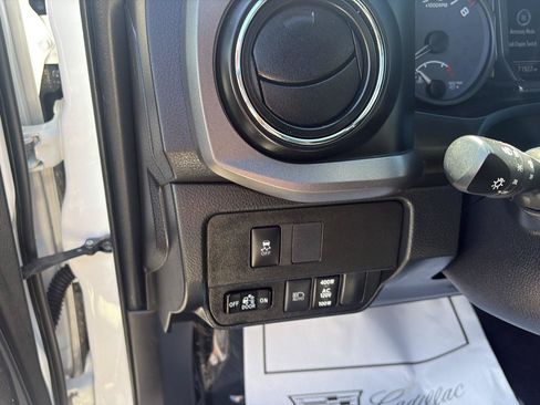 Used 2020 Toyota Tacoma TRD Sport w/ Technology Package AWD/4WD image 18