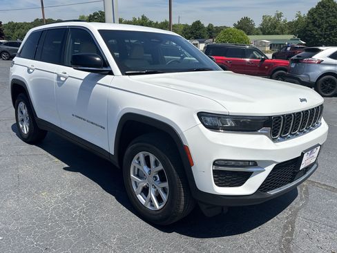 Used 2023 Jeep Grand Cherokee Limited AWD/4WD image 4