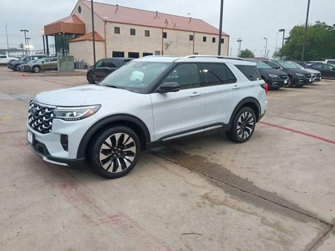 Used 2025 Ford Explorer Platinum w/ LUX Leather Package image 1