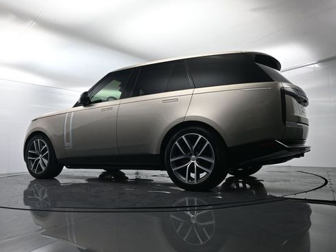 Used 2025 Land Rover Range Rover Autobiography image 45