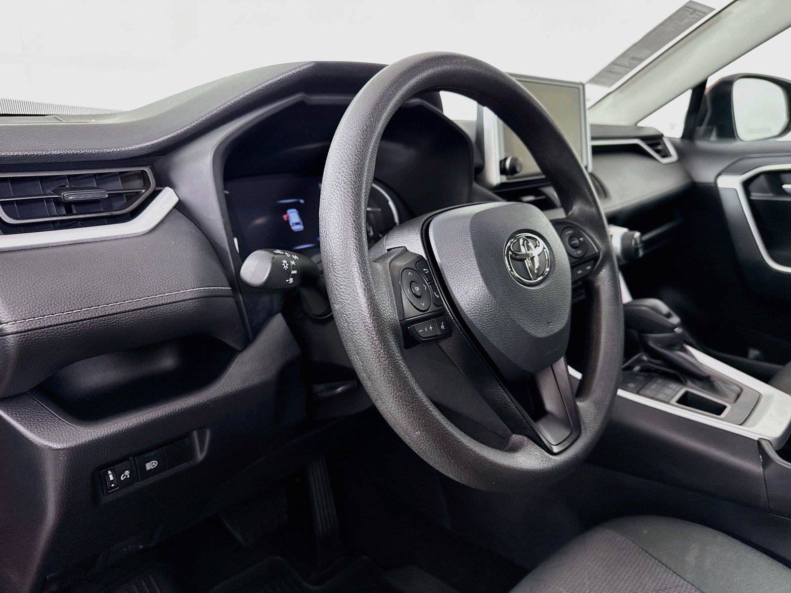 Certified 2025 Toyota RAV4 XLE AWD/4WD image 4