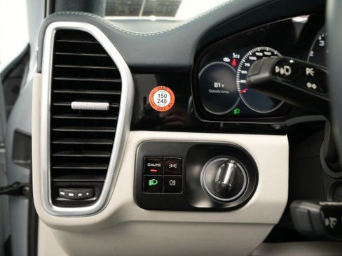 Used 2019 Porsche Cayenne Turbo AWD/4WD image 47