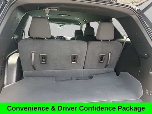 Used 2023 Chevrolet Traverse LT FWD image 8