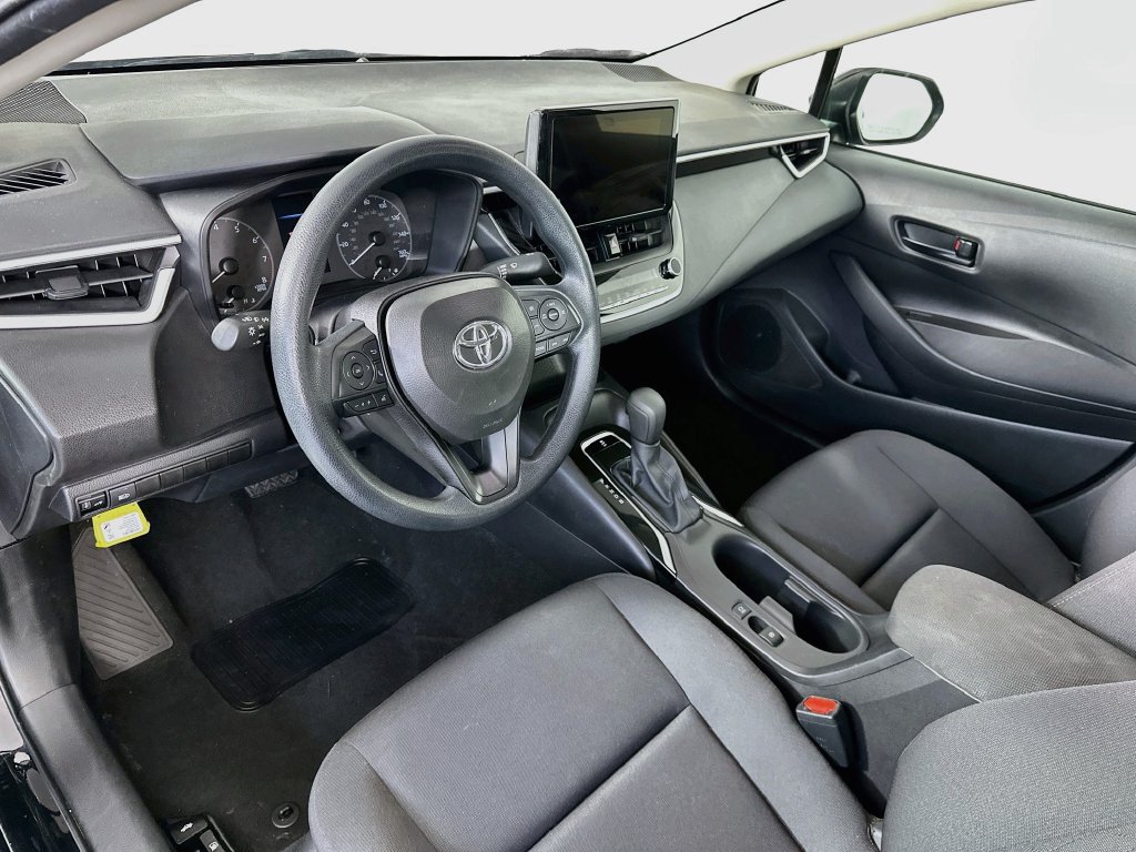 Used 2025 Toyota Corolla LE FWD image 29