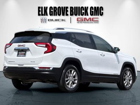 Used 2024 GMC Terrain SLT AWD/4WD image 4