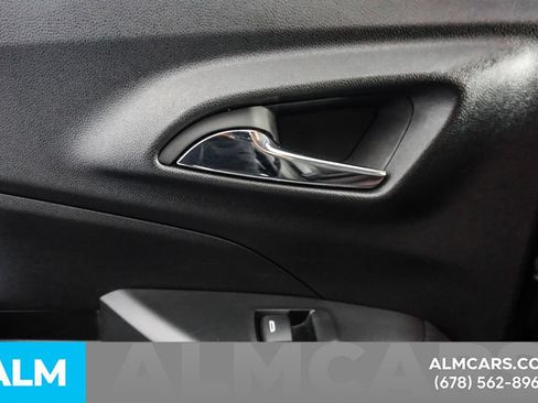 Used 2025 Chevrolet Trax LT FWD image 51