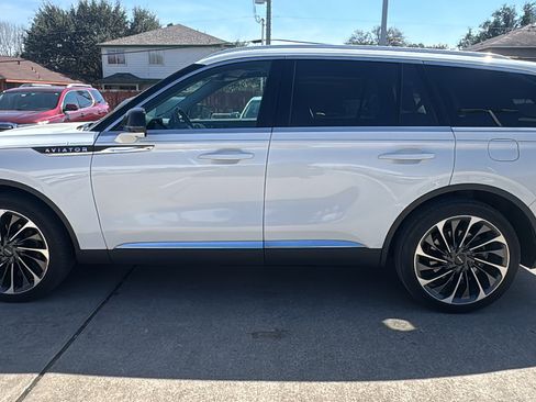 Used 2020 Lincoln Aviator Reserve w/ Equipment Group 202A image 4