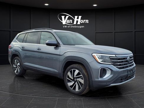 Used 2024 Volkswagen Atlas SE w/ Panoramic Sunroof Package image 1