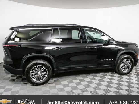 Certified 2025 Chevrolet Traverse LT AWD/4WD image 2