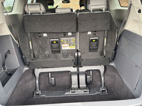 Used 2024 Toyota Sienna XLE FWD image 33