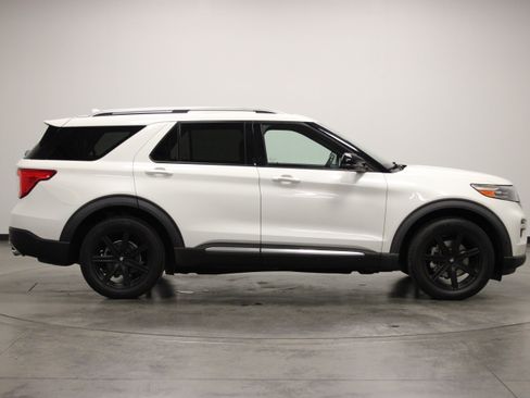Used 2020 Ford Explorer Platinum w/ Premium Technology Package AWD/4WD image 9