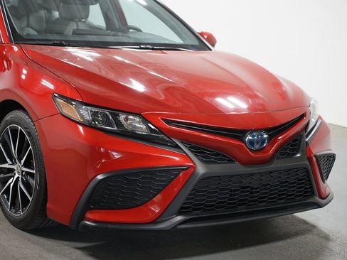Used 2023 Toyota Camry SE w/ Audio Upgrade Package FWD image 4