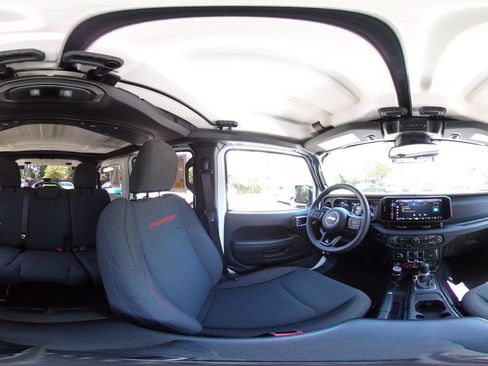 Used 2025 Jeep Wrangler Unlimited Rubicon AWD/4WD image 41