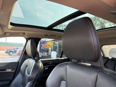 Used 2017 Volvo XC90 T6 Momentum w/ Vision Package image 19