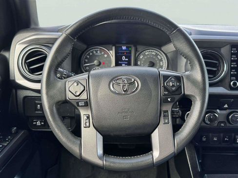 Used 2022 Toyota Tacoma TRD Off-Road w/ Technology Package AWD/4WD image 32