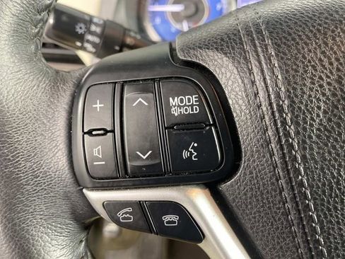 Used 2017 Toyota Sienna XLE w/ XLE Navigation Package AWD/4WD image 17