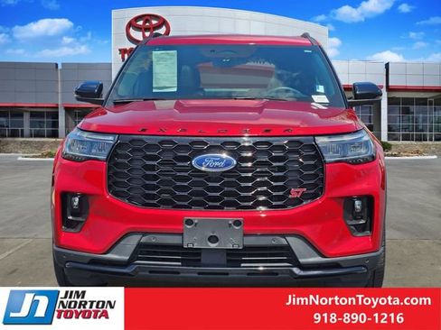 Used 2025 Ford Explorer ST AWD/4WD image 2