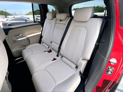 Used 2022 Mercedes-Benz GLB 250 4MATIC w/ Premium Package Lite image 21